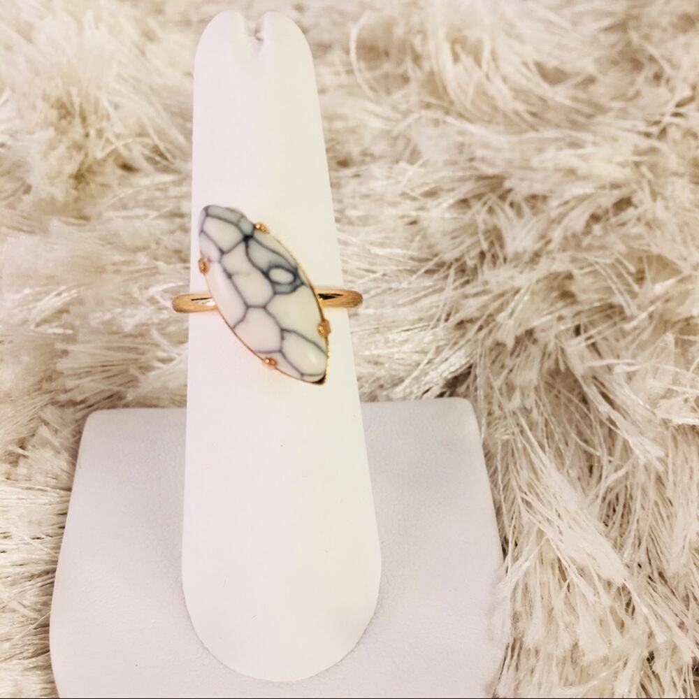 Gold White Grey Veined Stone Ring Sz 6